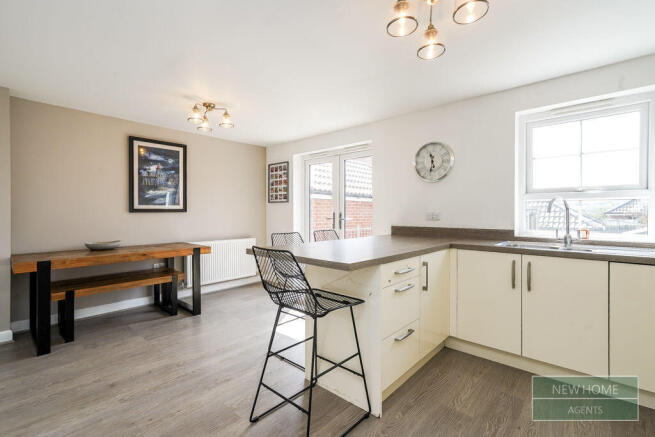 4 bed Detached for sale Image 5