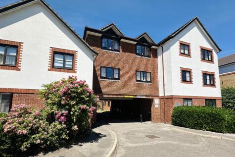 Clarence Road, Fleet, GU51