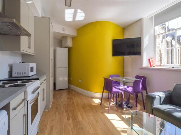 1 bed Apartment to rent Image 4