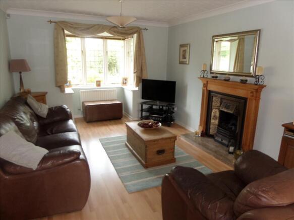 LOUNGE/DINING ROOM