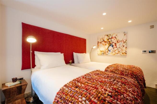 Callywith bed 2