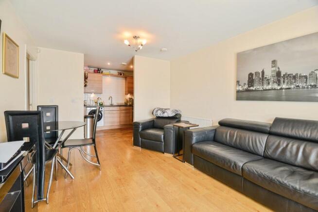 2 bed Flat for sale Image 12