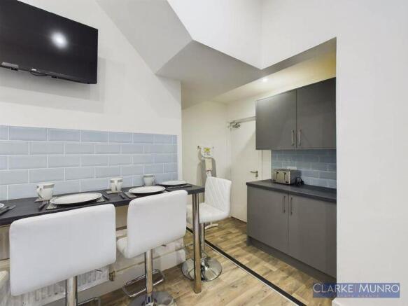 1 bed House Share to rent Image 4