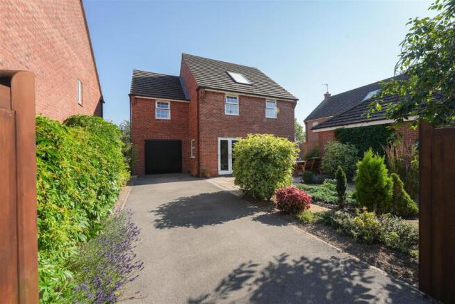 4 bed Detached for sale Image 7