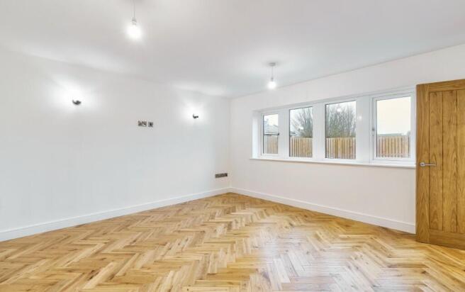 4 bed Detached for sale Image 5