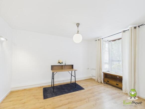EweMove Estate Agents Basingstoke - Bay Tree Way