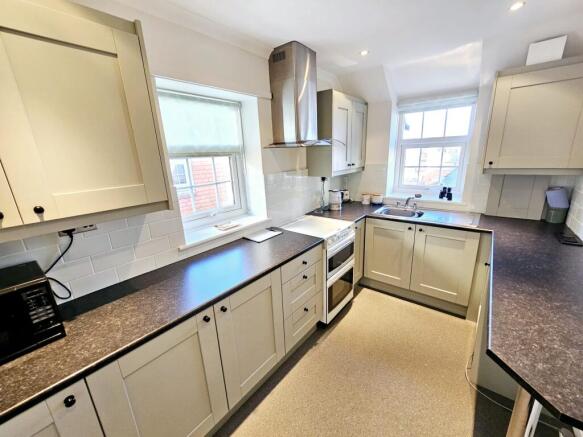 3 bed Flat for sale Image 8