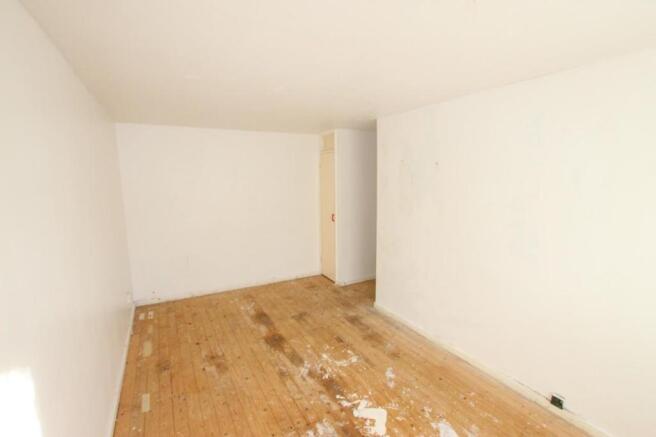 Johnpye property 28 Reigate Walk9.JPG