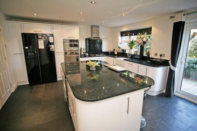 Kitchen / Breakf...