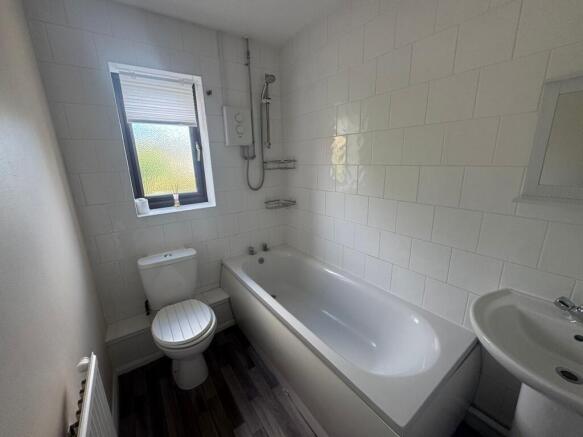 2 bed Semi-Detached to rent Image 5
