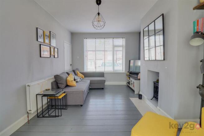 2 bed Terraced to rent Image 6
