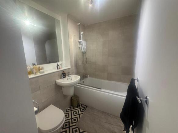 2 bed Apartment to rent Image 7