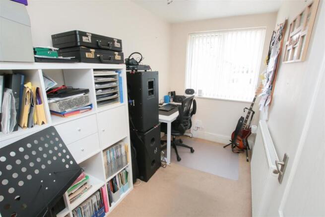 OFFICE/ BEDROOM 4