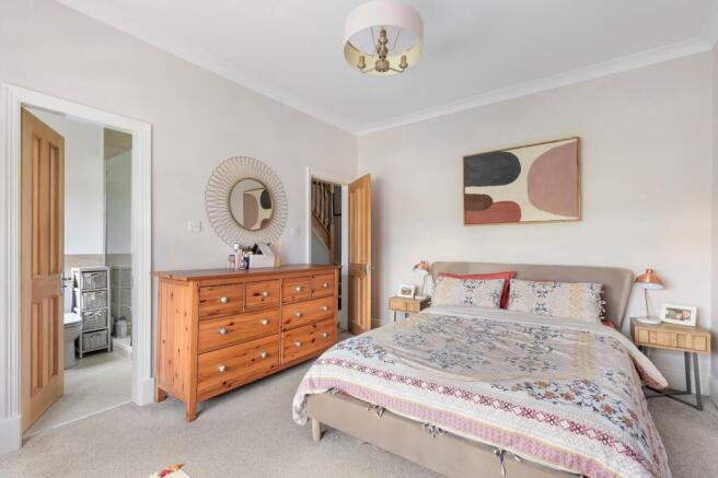 4 bed Semi-Detached for sale Image 7