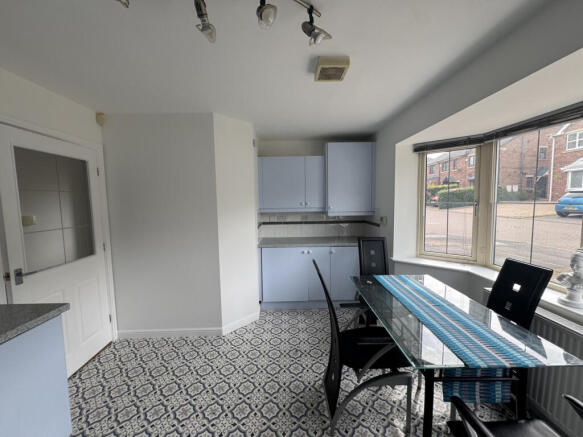 3 bed End of Terrace to rent Image 4