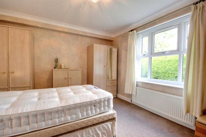 2 bed Apartment for sale Image 11