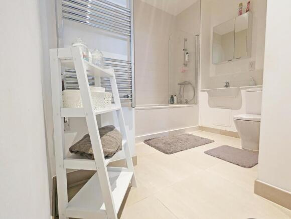 2 bed Apartment for sale Image 6