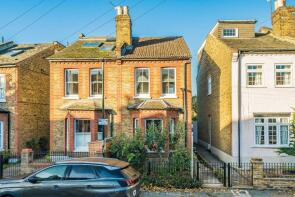 23, Crane Road, Twickenham TW2 6RX