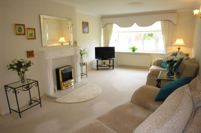 LOUNGE VIEW 1