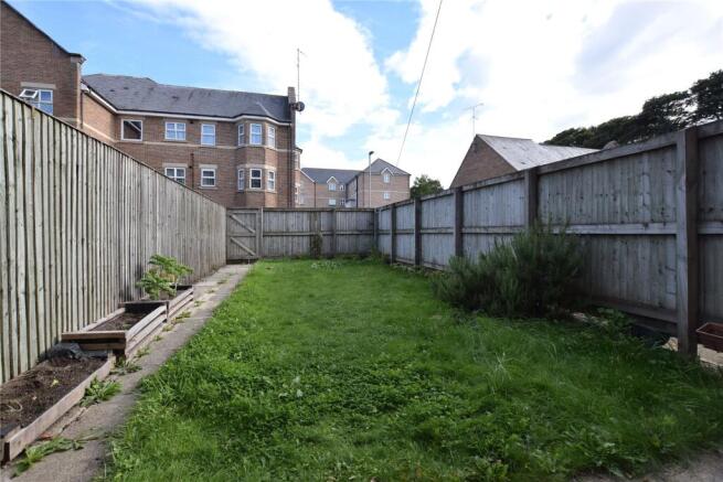 4 bed Town House to rent Image 7