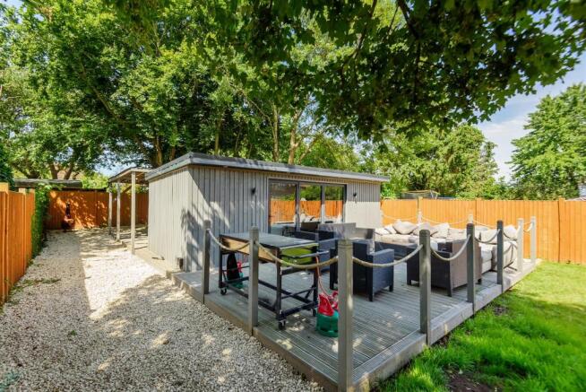 Out building/decking