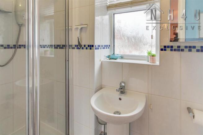 EN SUITE: