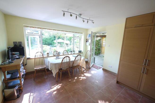 KITCHEN/BREAKFAST RO