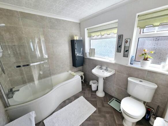 3 bed Semi-Detached for sale Image 8
