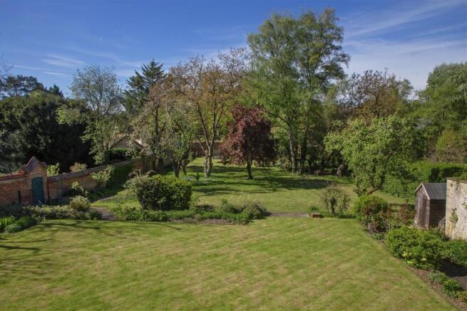 C.1/3 acre of walled gardens