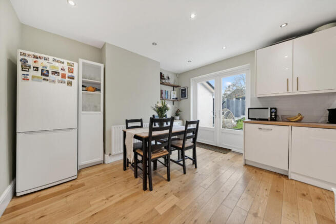 1433826-7-69c3b02...