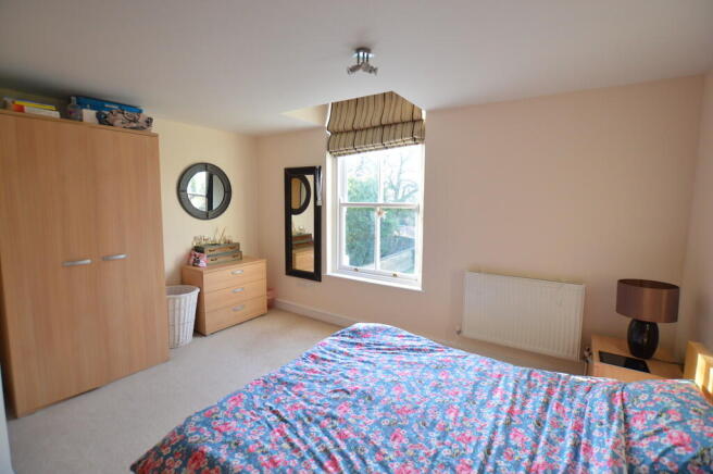 2 bed Apartment to rent Image 4