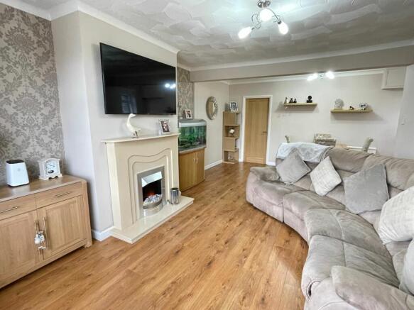 LIVING/DINING ROOM