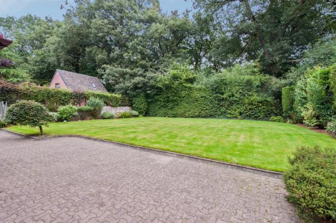 22 Poppyfield Court-