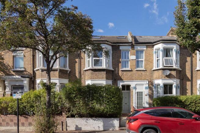 2-bed flat on Huxley Road, Leyton, £515,000
