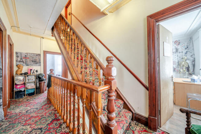 6 bed Semi-Detached for sale Image 4