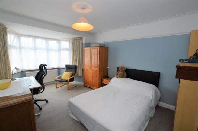 24 Bryanston Avenue bed2.JPG