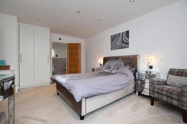bedroom 2.JPG