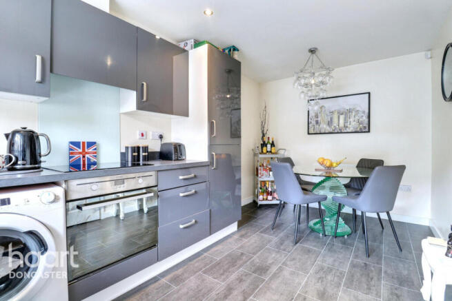 3 bed Semi-Detached for sale Image 8