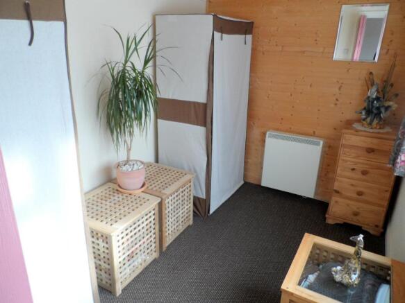 DRESSING ROOM/BEDROO