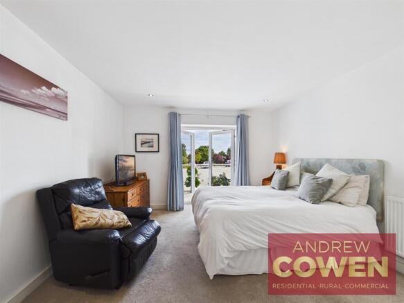 2 bed Apartment for sale Image 10