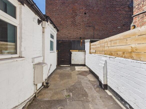 3 bed Terraced for sale Image 10