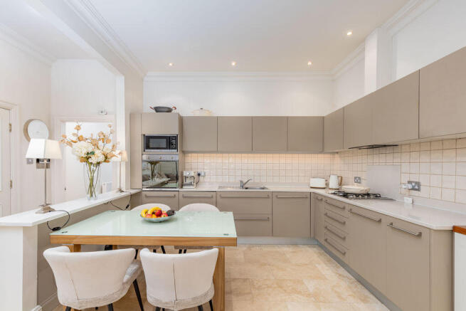 2 bed Flat for sale Image 5