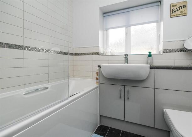 57 Windmill Lane - Bathroom.jpg