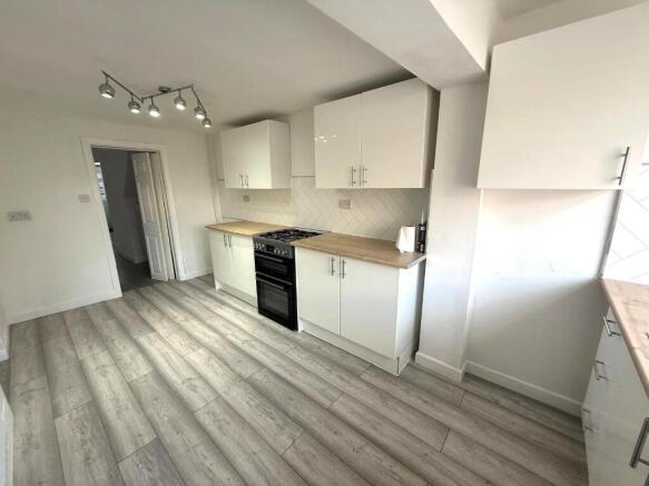 Kitchen (b) 