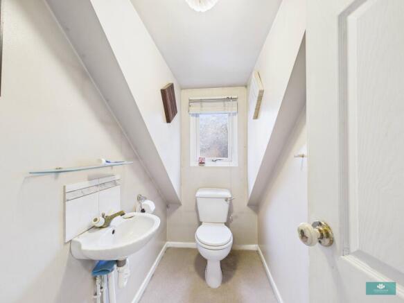 5 bed Detached for sale Image 11
