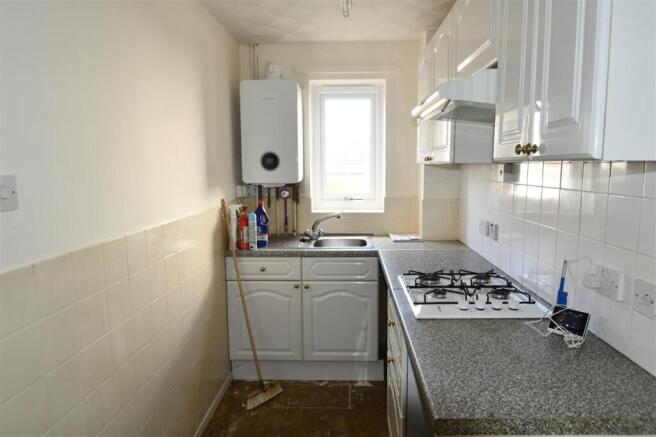 KITCHEN/DINING AREA