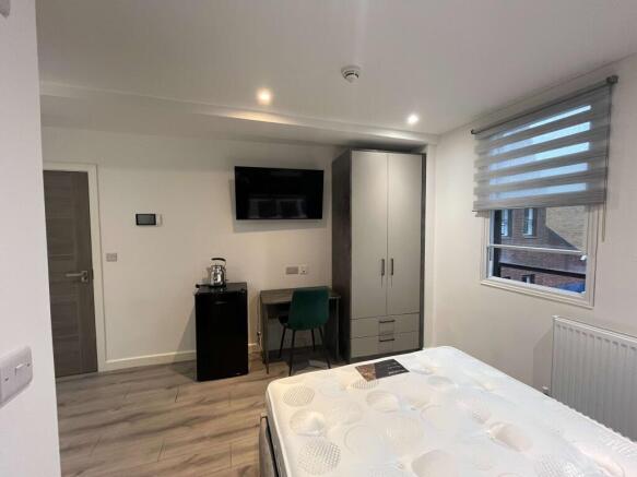 Cross Street - Room 22