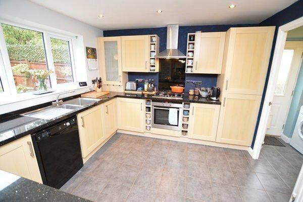 open plan dining/kitchen