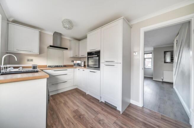 Fully Fitted Kitchen 