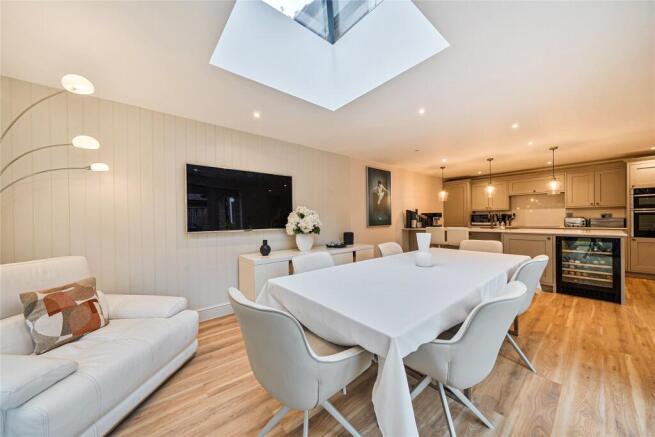 Clandon Road, Send, Surrey, GU23 photo 4